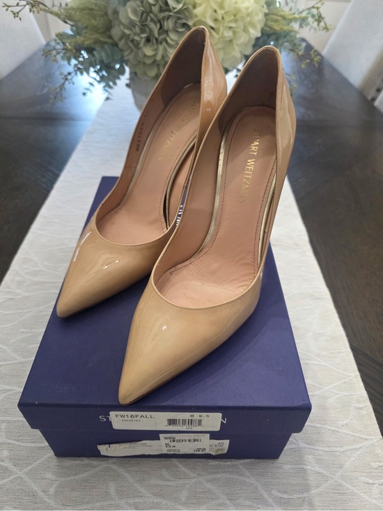 Stuart Weitzman Shoes - Stuart Weitzman Tan Pumps